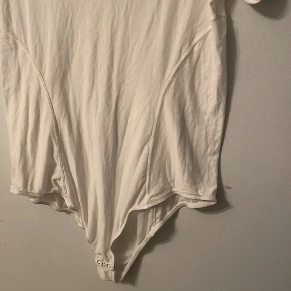 Free People Medium White Tee Shirt Bodysuit - Picture 4 of 7